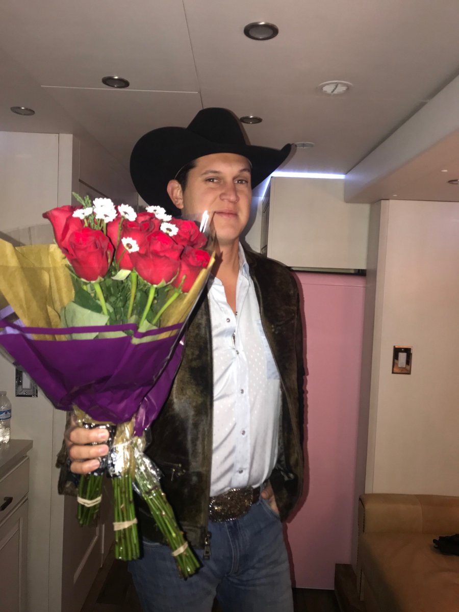 To all you ladies out there, Happy Valentine's Day... 😉🌹