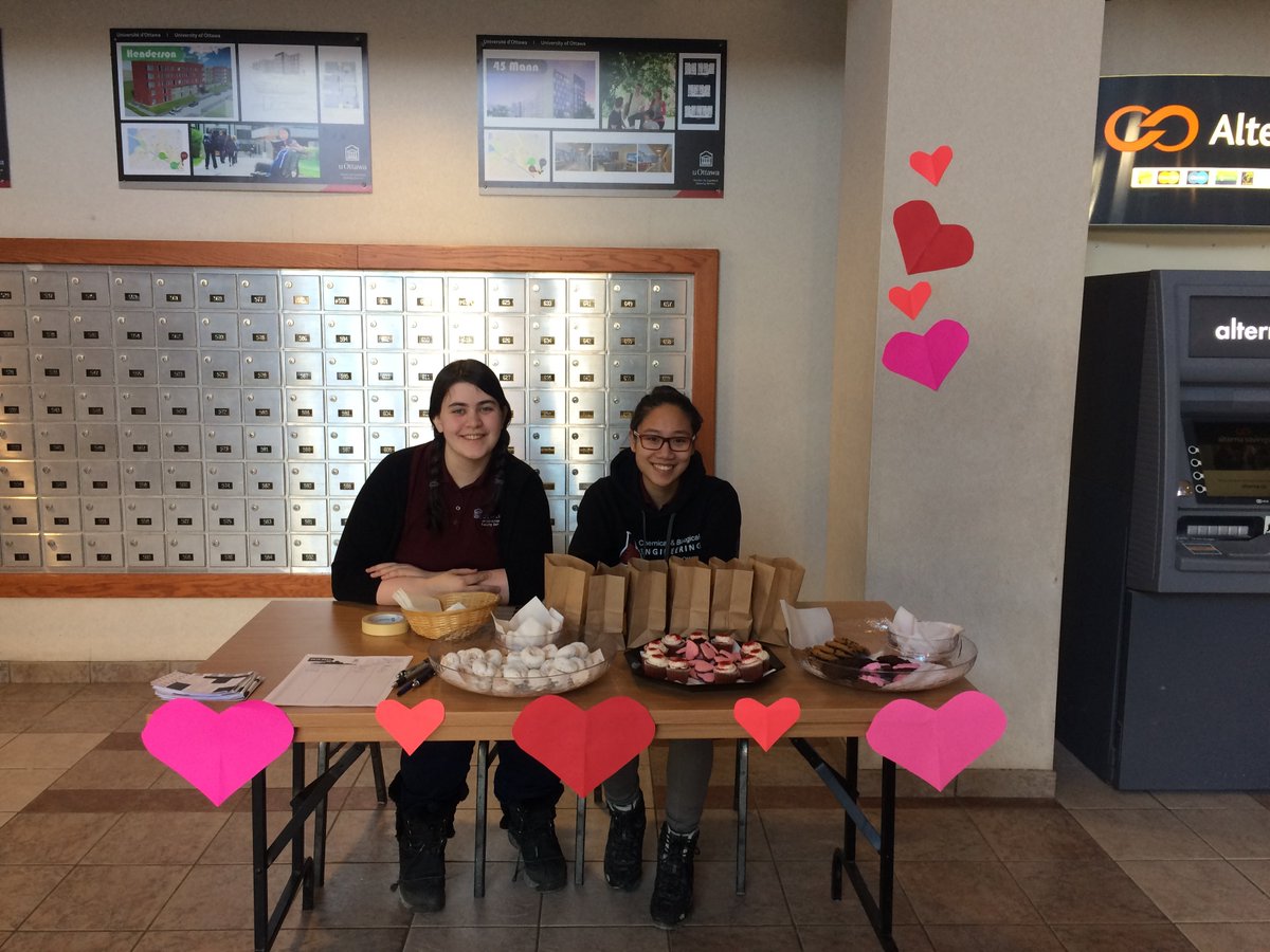 KerrieRF's tweet photo. The #RezMentors are showing you all some love and handing out treats (and study schedules) in the 90U lobby today! #uORez @uOttawaRez https://t.co/vL3wJ2XcPr