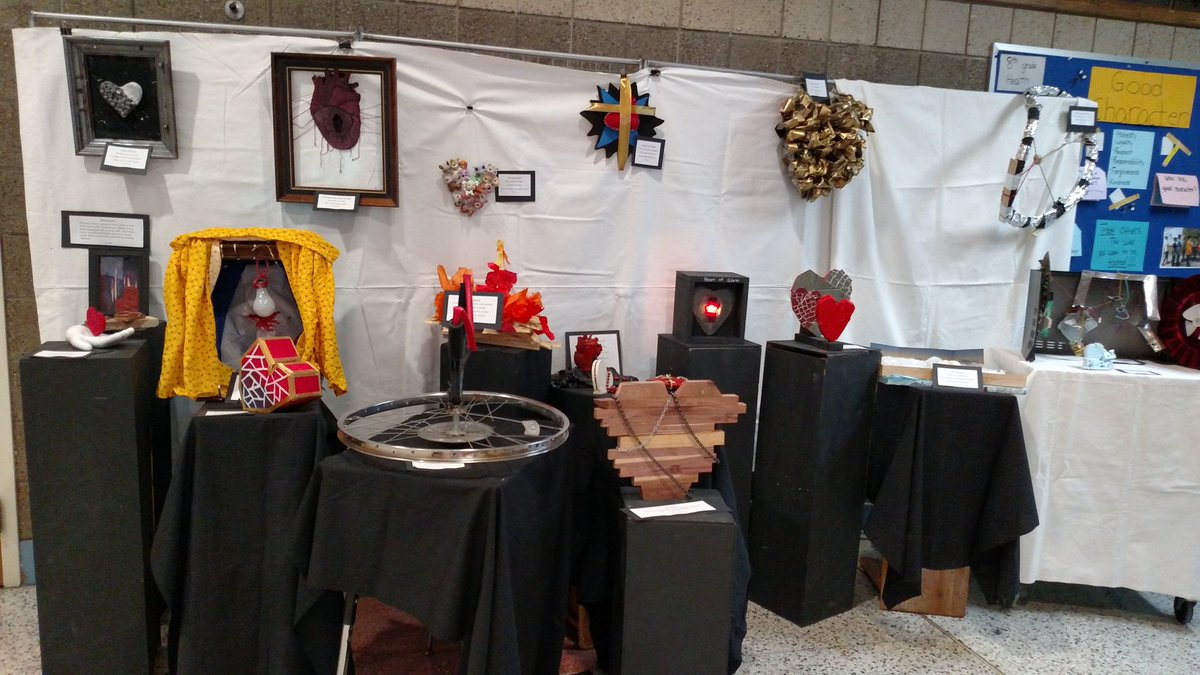 kthompson2149's tweet photo. Pop Up Heart Art Show for Valentine's Day. Way to go Art Department#waskapride https://t.co/V7LzbvDkFU