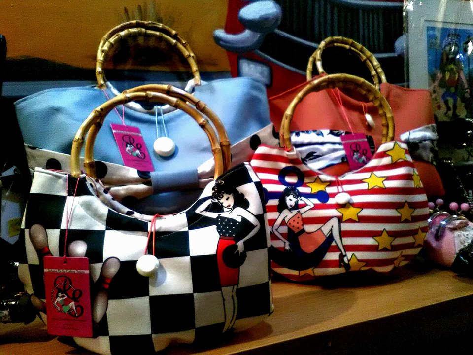 highway61moda's tweet photo. New!! HIGHWAY 61 REVISITED 
C/ Joan blanques 22 Bracelona (Gràcia) 
#bolsos #bolsospinup #bolsosvintage #bolsosestilovintage #moda50 #tiendaropa50barcelona #tiendarockbarcelona #tiendarockgracia https://t.co/sVrdpfqJXb