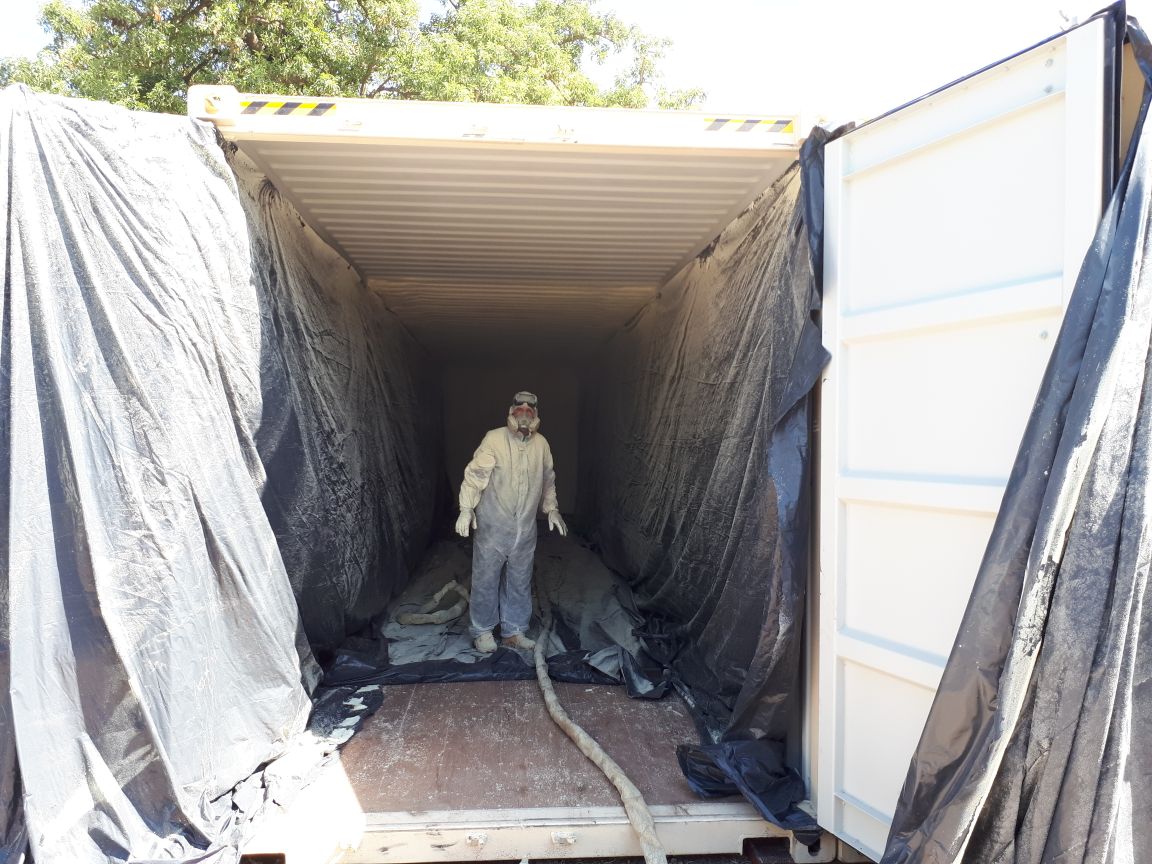 integralbsas's tweet photo. #BuenMiercoles Otra vez en Pilar Trade Center aislando #containers con #PoliuretanoExpandido. Gracias por seguir confiando en nosotros.😀 https://t.co/TPZGD4cV1U