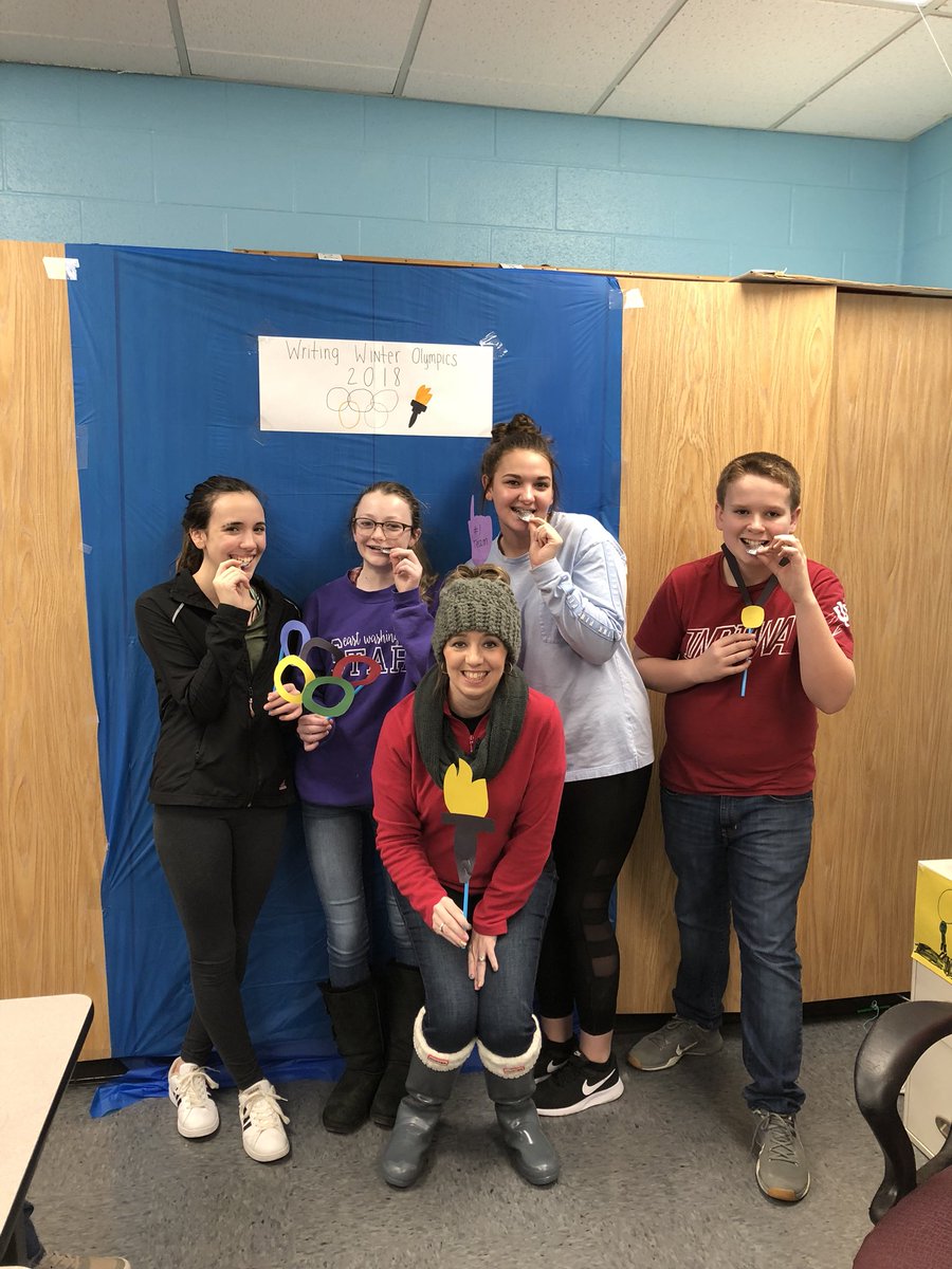 amanda080381's tweet photo. Period 4 - Team U.S.A. takes gold!  #EWAUBU https://t.co/GdfEQj0Chk