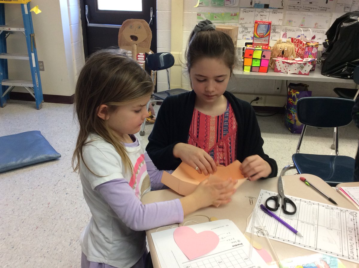 Drichards2029's tweet image. Valentine’s Day STEM with our 1st grade buddies in Room 11 ❤️❤️ @SASD_SalfordHil #soudystem #sasdnext