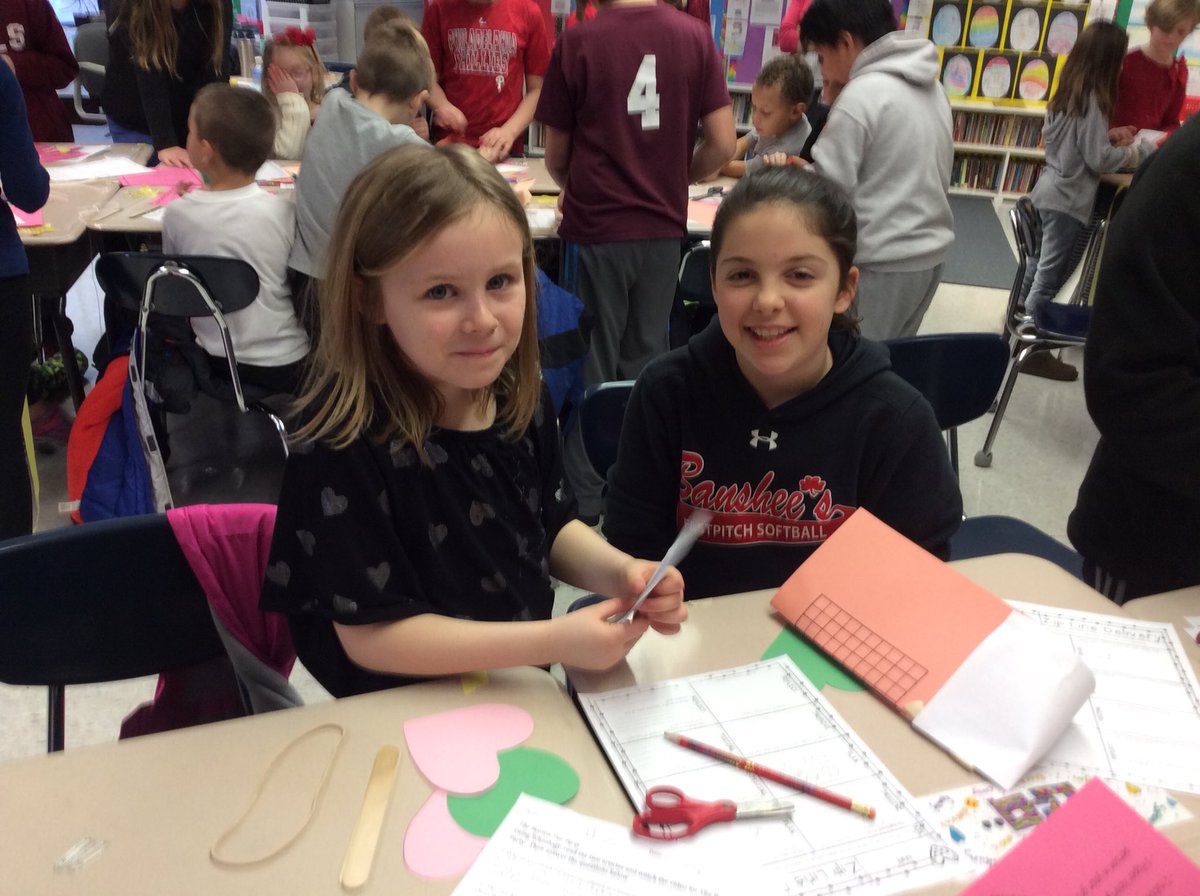 Drichards2029's tweet image. Valentine’s Day STEM with our 1st grade buddies in Room 11 ❤️❤️ @SASD_SalfordHil #soudystem #sasdnext