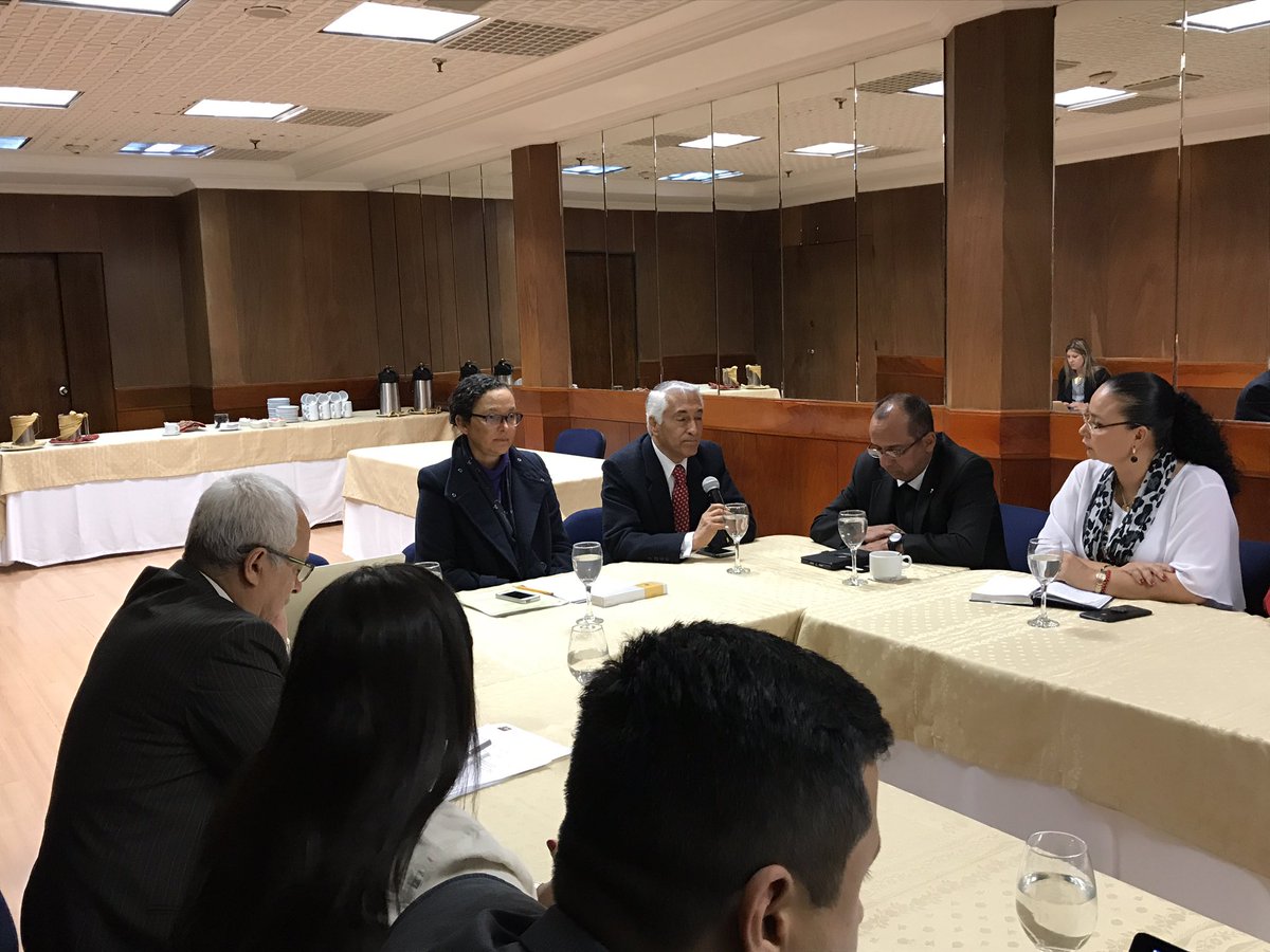 En la primera sesión de trabajo con los rectores de la Red TTU contándoles los avances y propuestas en materia de calidad, financiación y plan de educación rural.