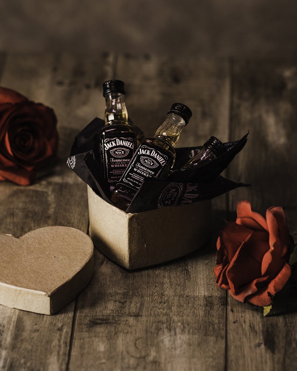 JackDaniels_US's tweet photo. For your Tennessee valentine. #jackdaniels https://t.co/eNH7x2WusV