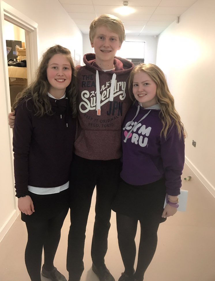sionedjones14's tweet photo. Penblwydd hapus huuuuge I ti @Hannah_Jones__  !!!! 🎉🎉🎉Gobeithio ces ti diwyrnod amazing ❤️🔞❤️ https://t.co/BQWXcT7NJu