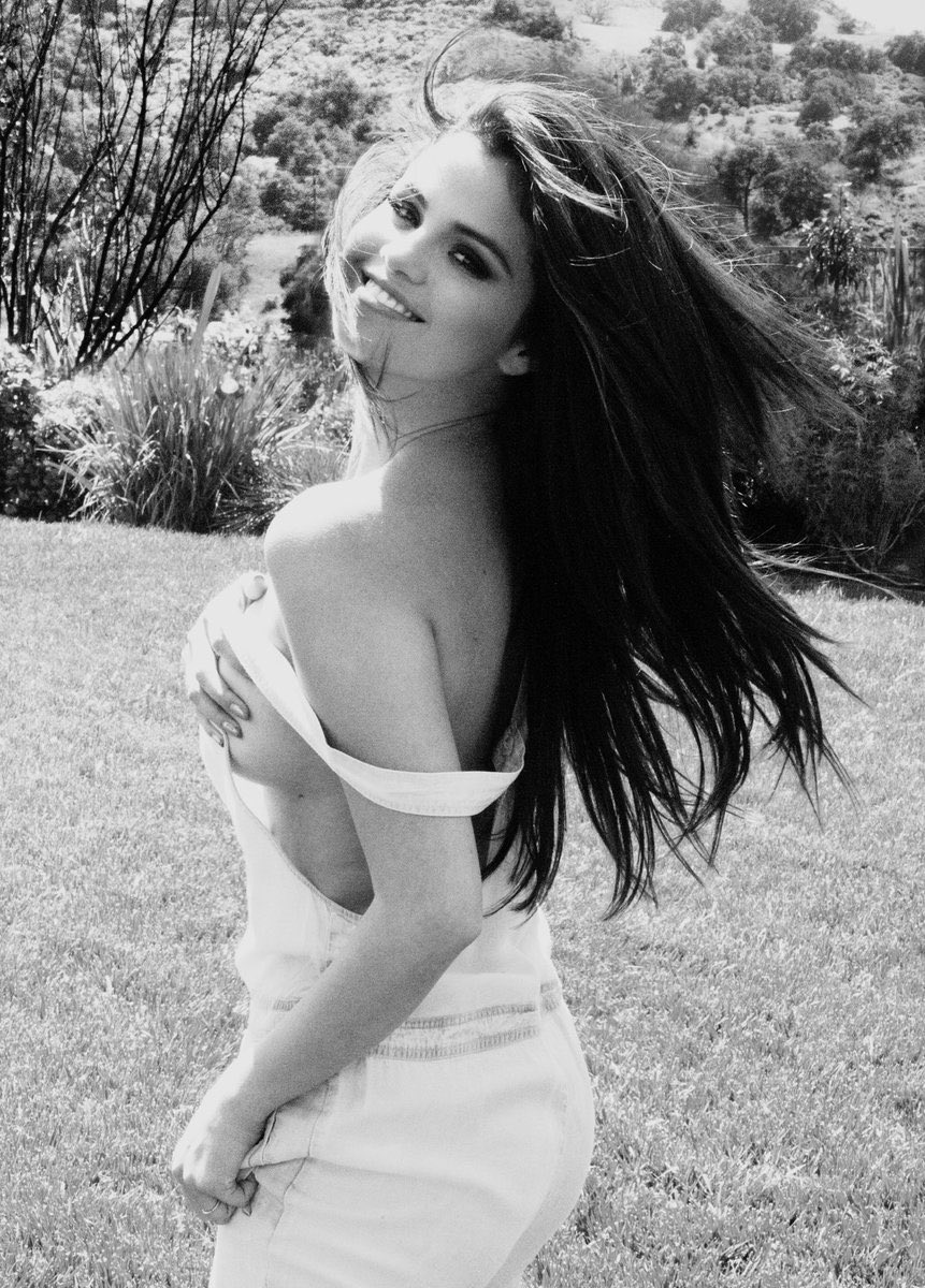 carolsdrew's tweet photo. la última foto q guardé estoy tentada
@selenagomez #BadLair #BestMusicVideo #iHeardAwards https://t.co/XQlV5QLCWb