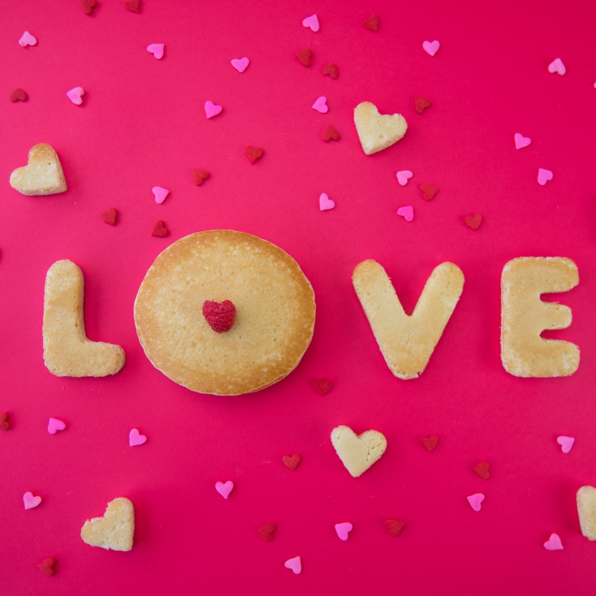 DWBpancakes's tweet photo. Happy #ValentinesDay! We love all of our #DWBpancakefanatics! ❤️💘💝 https://t.co/dKnspSY2ew