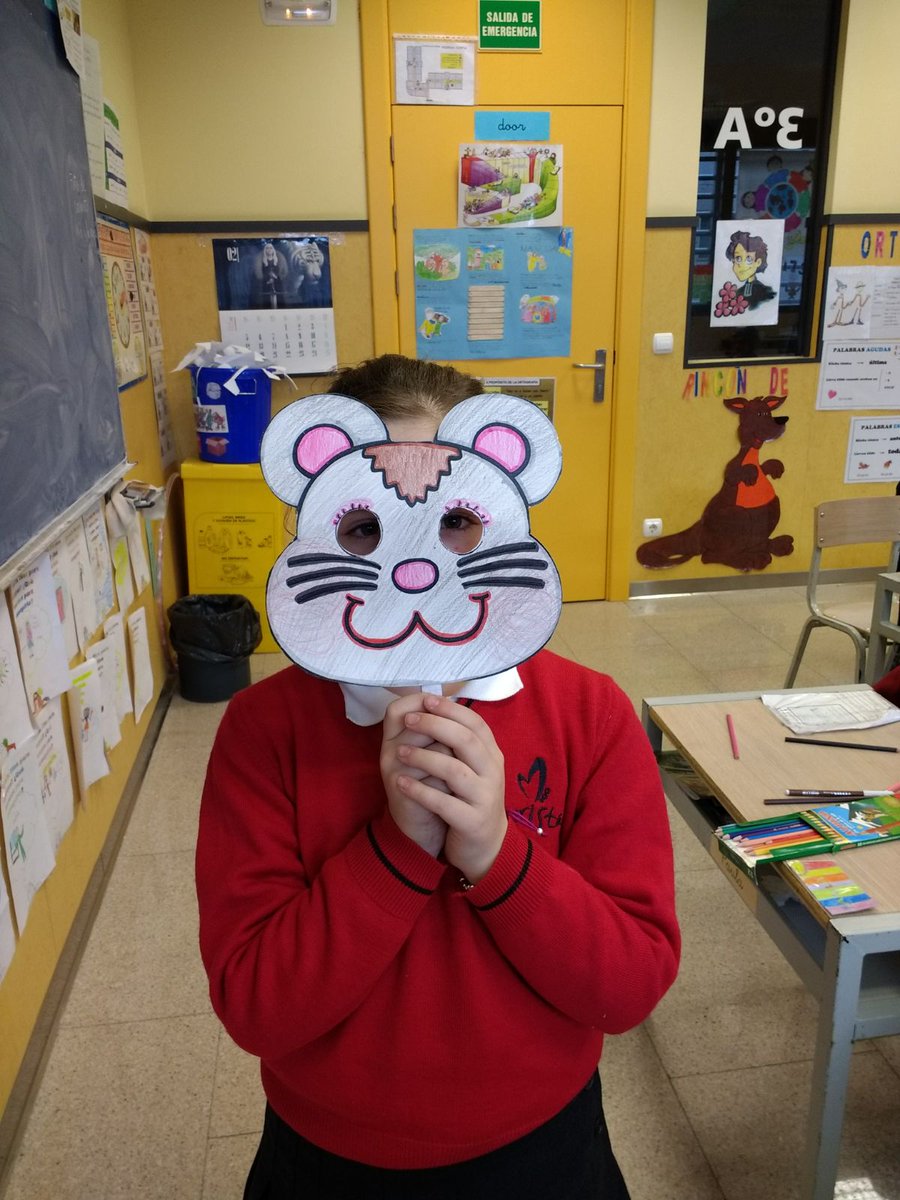 ActivaRedes's tweet photo. Celebramos los Carnavales en Escuela de Idiomas #EdI @maristaslogrono #FunCarnival #carnaval2018 #somosPIPE https://t.co/MN3v5QEwwf