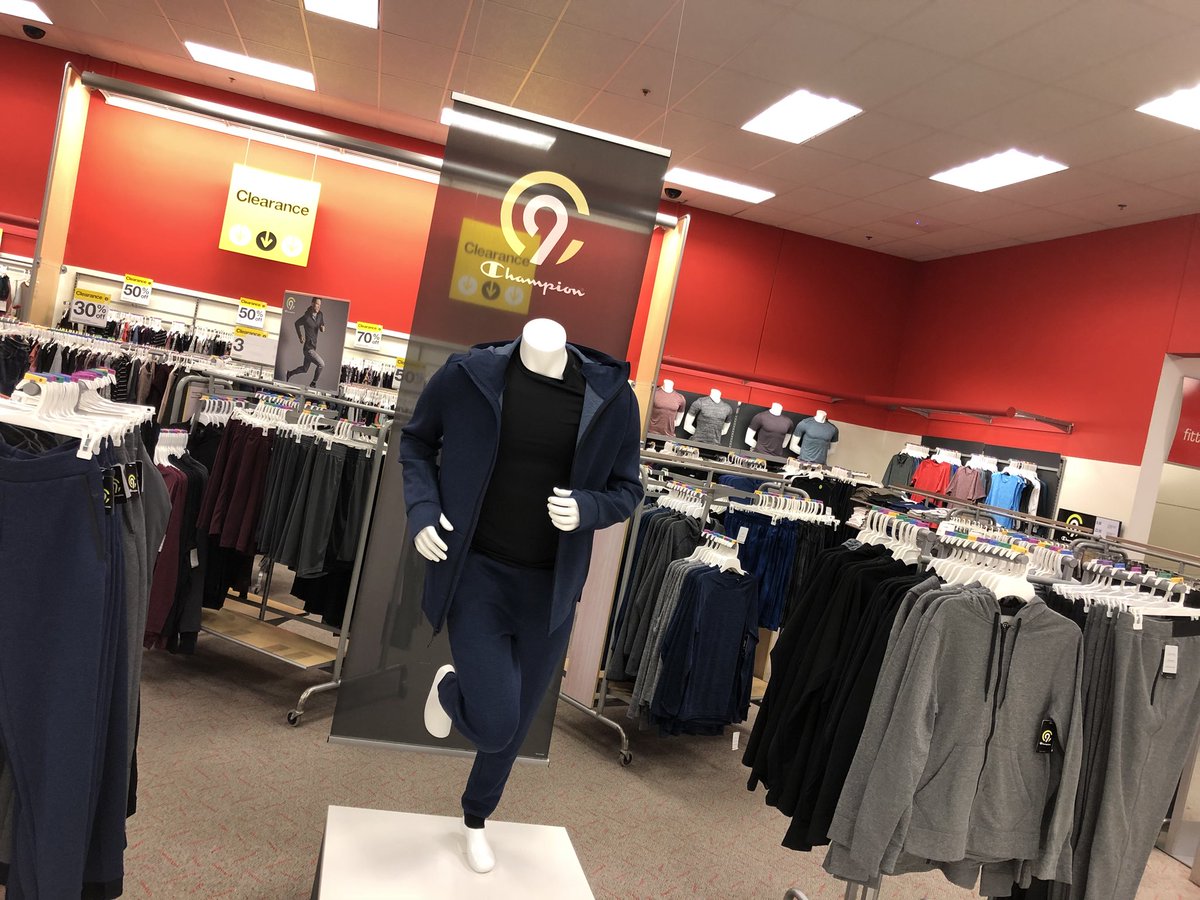 I’m loving the rack alignment for the men’s performance VMG. It really opens up the floor pad and invites our guests in!! #SweatInStyle #VMGforAV #D117StandsForStyle @estewdix @kenyad65