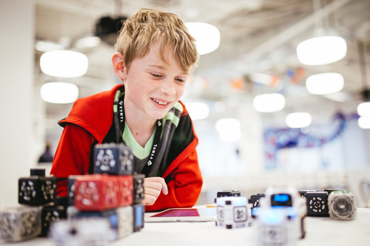 hackfortfest's tweet photo. Reason 6: #Robots! Need we say more?
Learn all about @somnoxtherobot and get to #prototype your own bot.
Build a #chatbot with @ForstaInc using #RaspberryPi.
#robotics #robots #diy #technology #Hackfort2018 #Treefort2018
Photo by @glandberg. https://t.co/nwuA8d8nLw