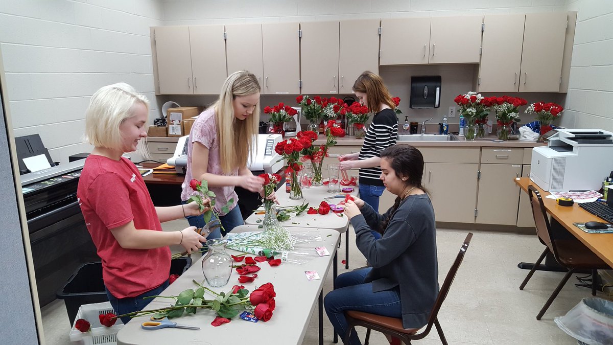 WVTheStable's tweet photo. Roses sales are complete! @WVHSDECA @WVHS_FBLA  #HappyValentinesDay  thank you all!! https://t.co/mimKRImLOe