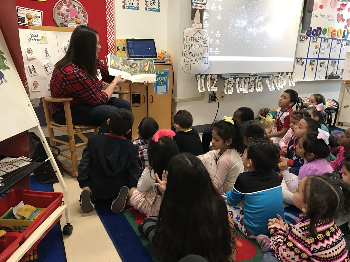 ItsMrs_Gonzalez's tweet photo. Cuddle up with a good book was a success. @FARIASECC https://t.co/71XZhpqI9I