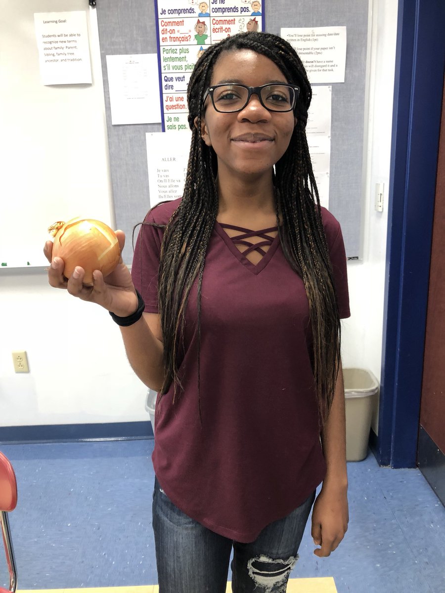 MissSmithLMS's tweet photo. When one of your students wanted to bring you a potato for Valentine’s Day, but instead brought you an onion. @Liberty_WO  #onlyatliberty https://t.co/6avv0Awmku