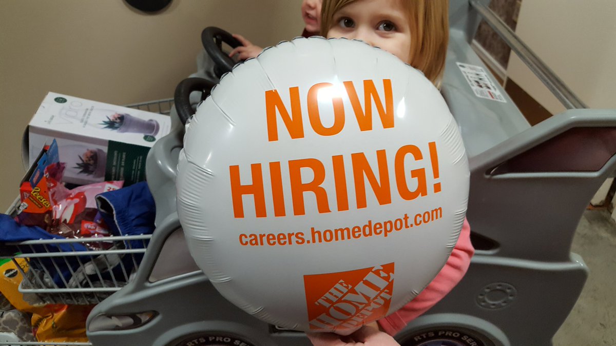 New Hiring Recruits for #HD4185 while handing out valentine cards/candy. Thank you <a href="/dolph0420/">Brenda Wicker ASDS</a> for the balloons <a href="/MattStuffletHD/">Matt Stufflet</a> <a href="/beemer163/">Krissy Fox</a> <a href="/sborzie4185/">susan sborz</a>
