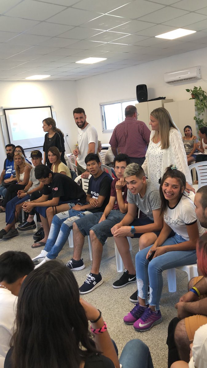 WalterLanaro's tweet photo. Un orgullo acompañar a los chicos del #ProgramaEnvion en un nuevo encuentro. Sigamos juntos concientizando a los jóvenes para eliminar la violencia y construir desde la igualdad. #LomasDeZamora @PetrovichLorena @danyreich @pilar_ayllon https://t.co/EIVZyDpNSk