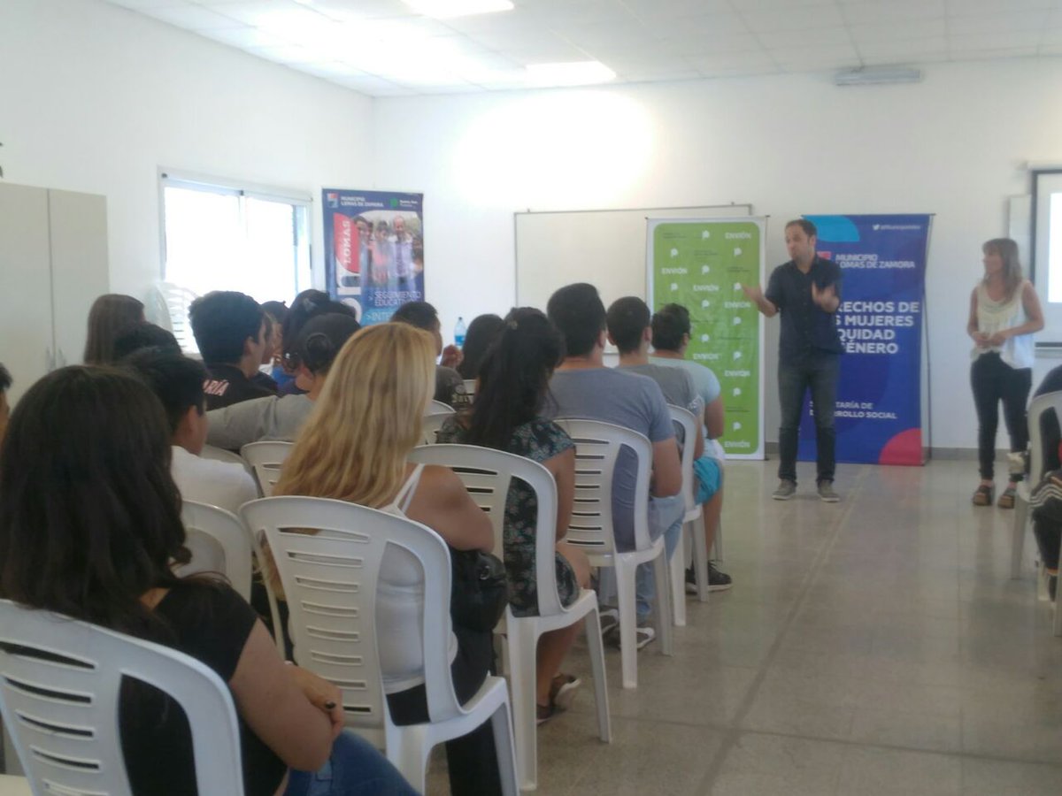 MinMujeresPBA's tweet photo. #LomasDeZamora | Estamos elaborando un trabajo colectivo de reflexión y puesta en común para repensar sentimientos, emociones y actitudes atribuidas a los diferentes géneros. 
Junto a @MinDesarrolloBA en las #Jornadas de promoción de #VinculosSaludables c/ jovenes del #ENVION https://t.co/dNe3aEw0Z7