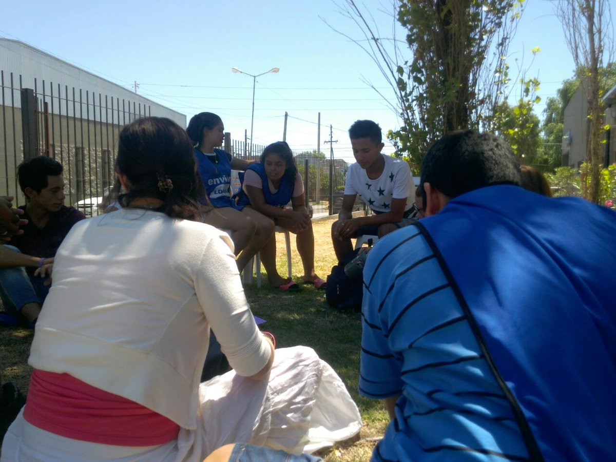 MinMujeresPBA's tweet photo. #LomasDeZamora | Estamos elaborando un trabajo colectivo de reflexión y puesta en común para repensar sentimientos, emociones y actitudes atribuidas a los diferentes géneros. 
Junto a @MinDesarrolloBA en las #Jornadas de promoción de #VinculosSaludables c/ jovenes del #ENVION https://t.co/dNe3aEw0Z7