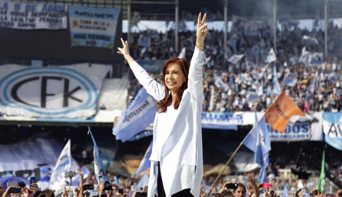 Gregoriodalbon's tweet photo. Felicidades hoy es día de festejo para los que creemos que: “el AMOR vence al odio”... ❤️❤️❤️ https://t.co/Iiusx2lKDF