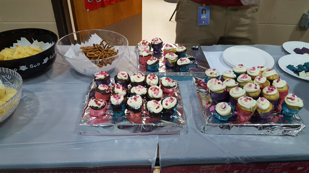 MTSD_DPedroza's tweet photo. Regional Day School Valentine Cupcake Competition #bestoverall #mostcreative #besttasting https://t.co/bjRgOKhiDq