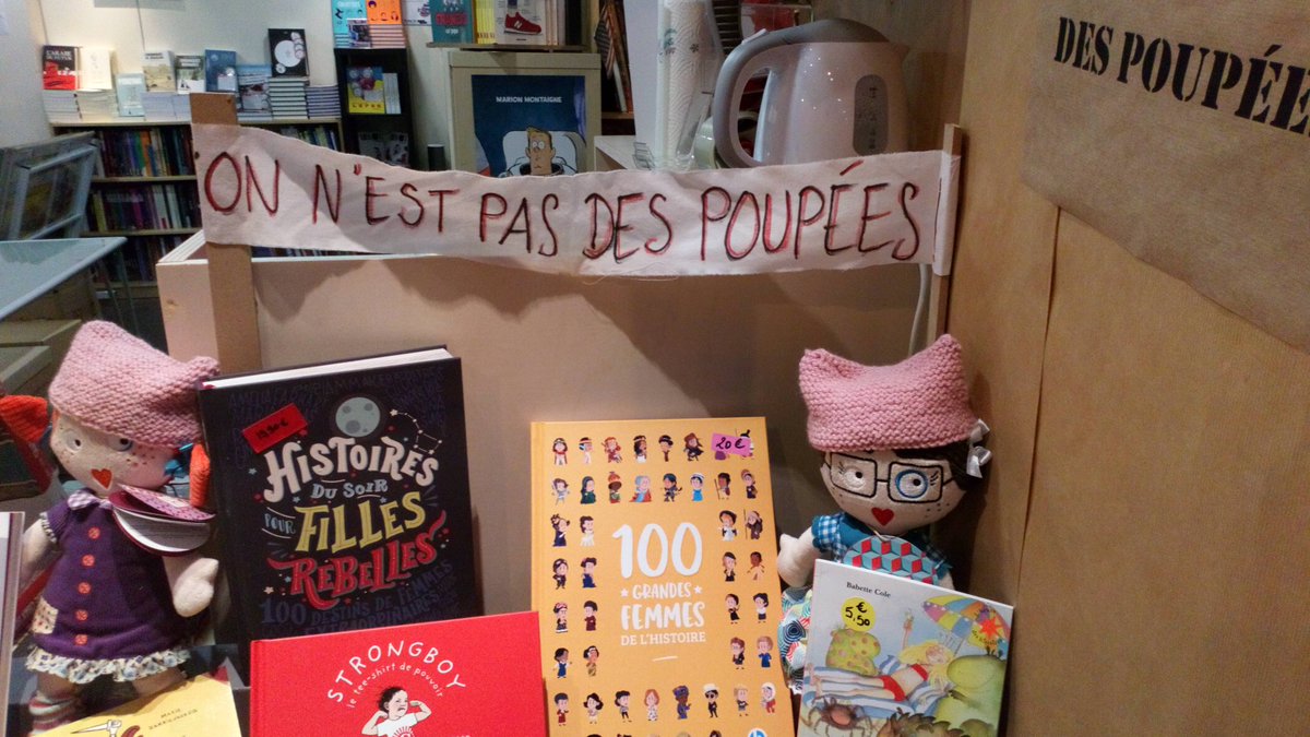 agoncal's tweet image. Tous les jours ma fille passe devant cette librairie pour aller au collège... et ça lui fait du bien #GirlPower