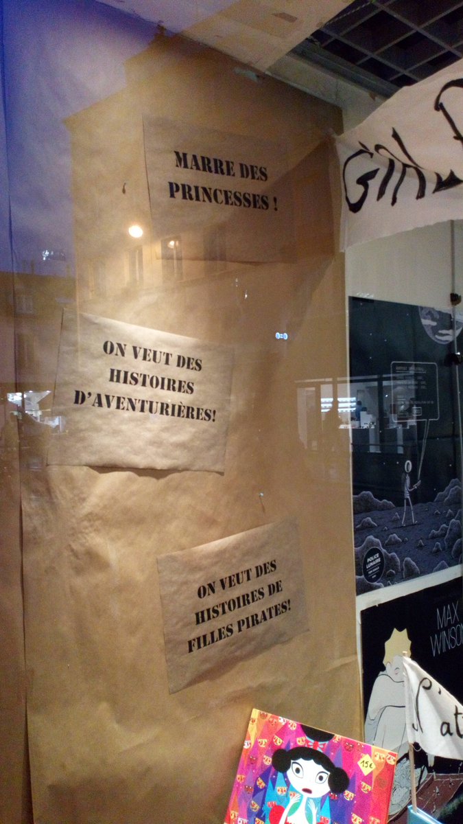 agoncal's tweet image. Tous les jours ma fille passe devant cette librairie pour aller au collège... et ça lui fait du bien #GirlPower