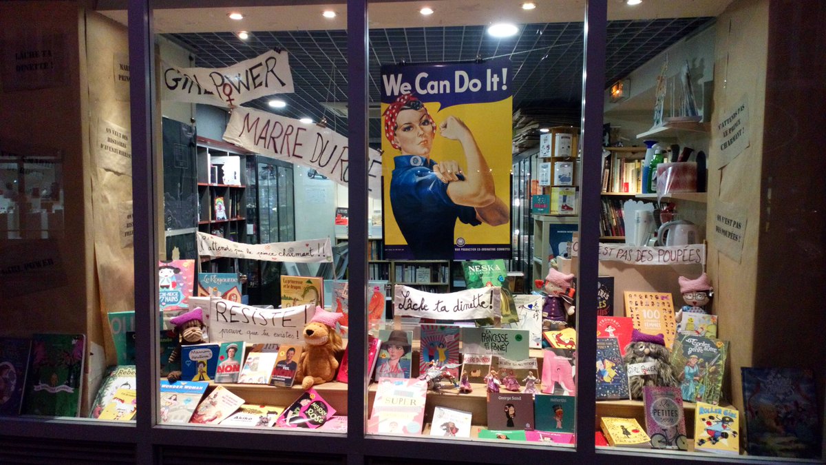 agoncal's tweet image. Tous les jours ma fille passe devant cette librairie pour aller au collège... et ça lui fait du bien #GirlPower