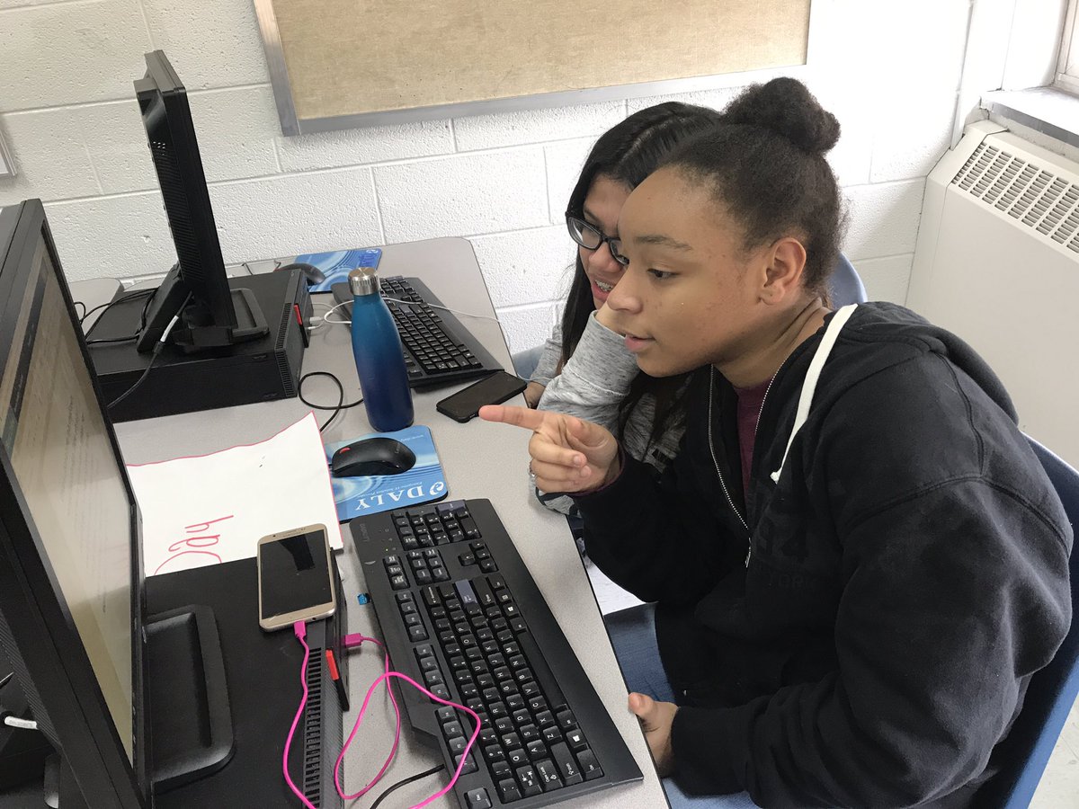 TWSVirginia's tweet photo. #FLMSWritingCenter was creativity central today! #FLHornets @Yarixa1522 @brewerhm https://t.co/CSlpR1Puwp