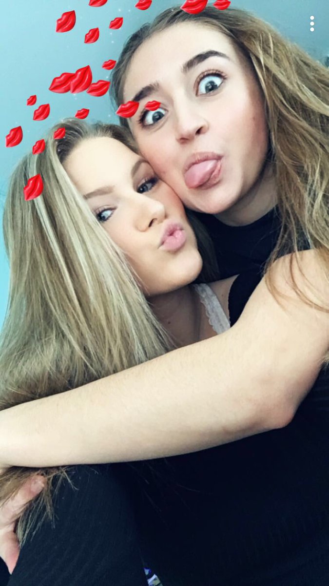mmcbridevb16's tweet photo. happieee bday to the girl that always keeps a smile on my face💛 cheers to 10 years of friendship!!💘💘can’t wait to make more memories with you in college, love you💕💓💘💗@maria_fluent18 https://t.co/xxKgZcpw4D