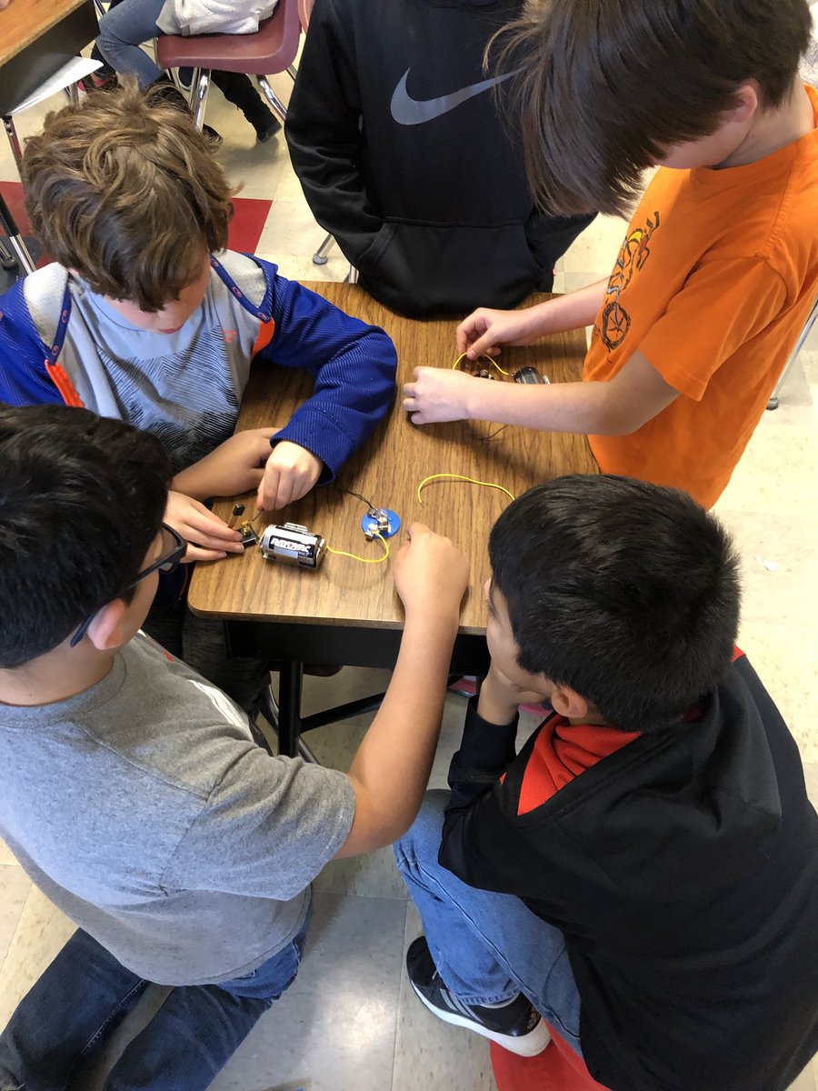 MissGarant's tweet photo. Fourth graders had so much fun learning all about electrical circuits and then collaborated to create a complete circuit! 💡#wearewetmore https://t.co/SQTSpyikAi