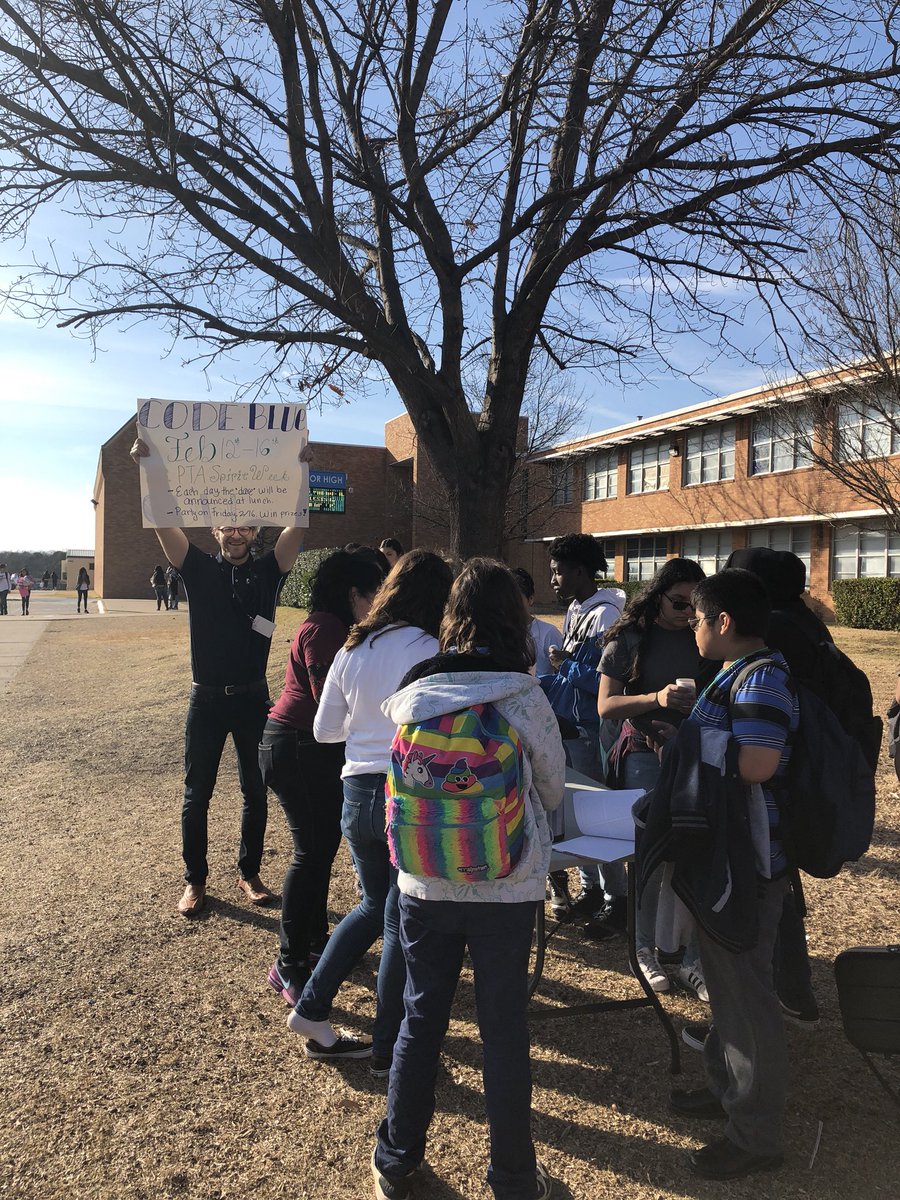 Carterjhs's tweet image. Code Blue’s Kindness Challenge Of the Day: Generosity.  Students lined up to buy each other hot chocolate 🍫 #carterlafamilia #kindnessweek #samstrong