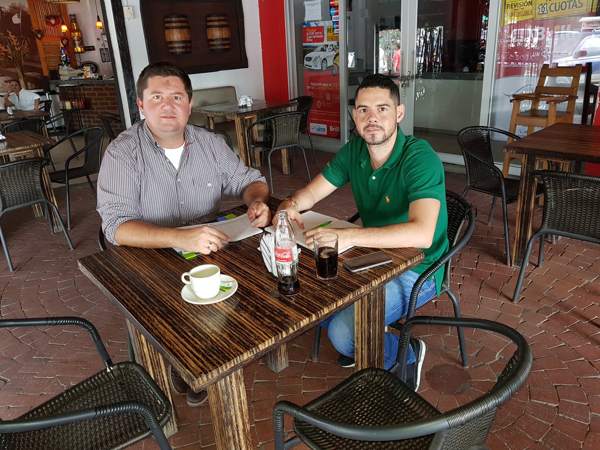 aleurreaos's tweet photo. Seguimos en el recorrido de municipios realizando el seguimiento a nivel nacional de los componentes departamentales y municipales en el #ModeloRegional #CierreDeBrechaDigital desde #LaTebaida @AlcaldiaTebaida @ConectividadCO @WiFiGratisCO @lunadavid @JSebastianRozo @jrodriguezk https://t.co/i90uaa27Cm