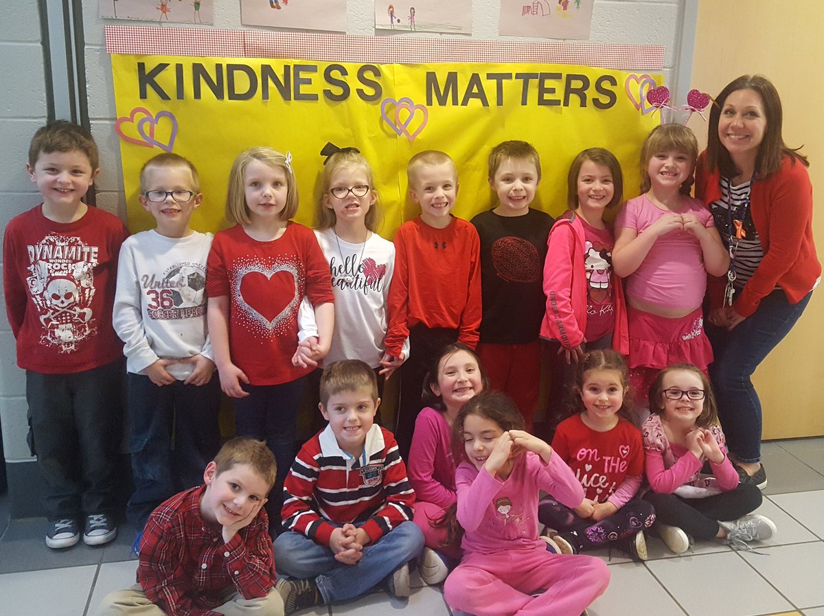 ulmerkinder's tweet photo. Spreading the LOVE and KINDness in our Kindness Matters photo booth!
#kindergarten
#KindnessMatters 
#schwenksvillechat https://t.co/bnE9u6NadB