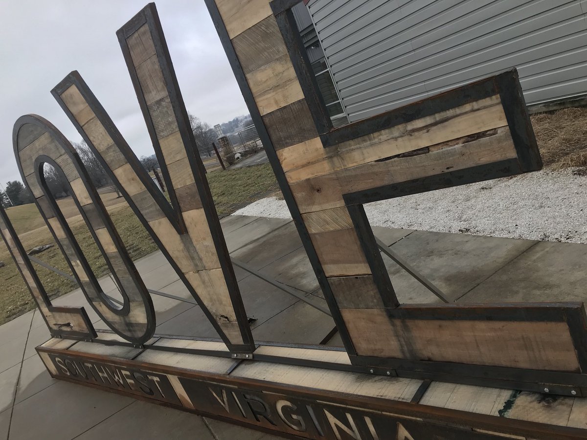 stanburnwine's tweet photo. Hope to see you at our wine and chocolate pairing at Heartwood with their Valentine’s Dinner tonight. #vawine #swva #pcva https://t.co/6iMoAvhzmU