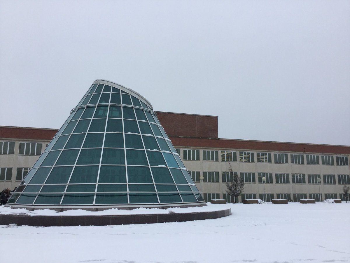 WSUPullman's tweet photo. A few #WSUSnow shots from today @WSUPullman. βοΈπ¨βοΈ #WSU #GoCougs https://t.co/gJEtQnb7SF