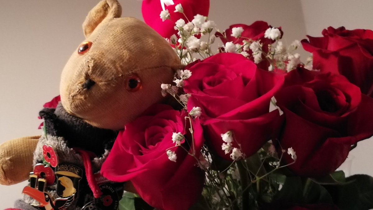 I got a lovely bunch of flowers today for #ValentinesDay. No wait... Oh! It seems they're not for me, but my hooman's wife. We'll, at least I get to enjoy them too! Happy Valentines my furends 💕🐶💕#FurryTails
