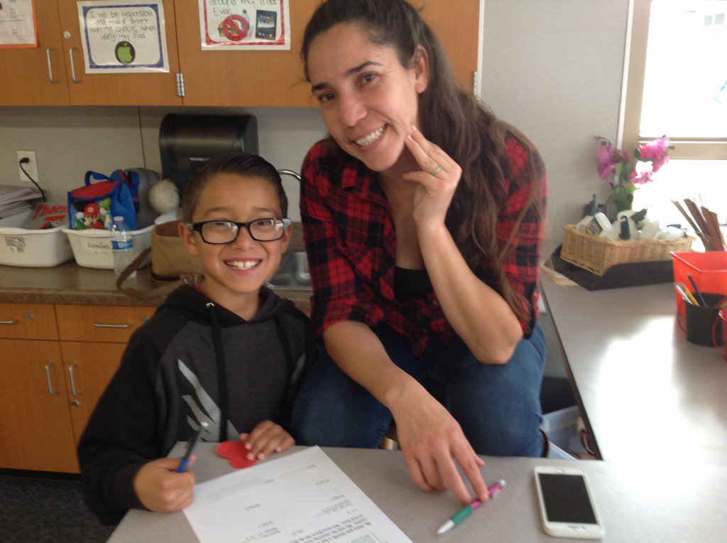 Sharing the love of learning with the parents! @ThormanPanthers #thormanGRIT #weareTUSD