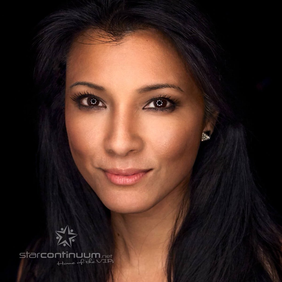 starcontinuum's tweet image. It‘s unbelievable, but this georgeous woman celebrates her 50th birthday today... wow... happy birthday my dear @KellyHu 🤗🎉😘