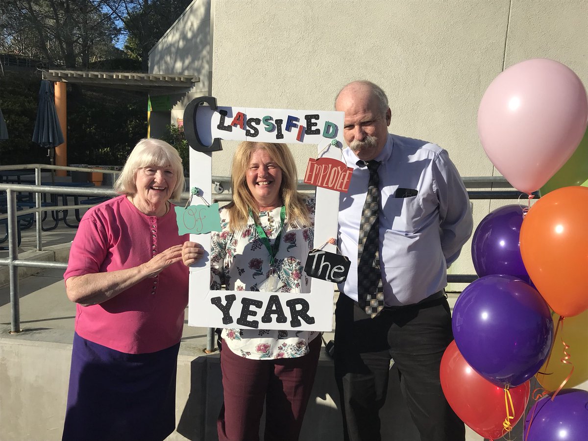 Started our day in a school wide celebratory way! Congratulations to Mrs. Radford... she is Del Mar Hills Academy’s Classified Employee of the Year!  #WellDeservedHonor #WeLoveMrsRadford #PavingAPathTowardInnovation #delmarhillsk6 #dmusd