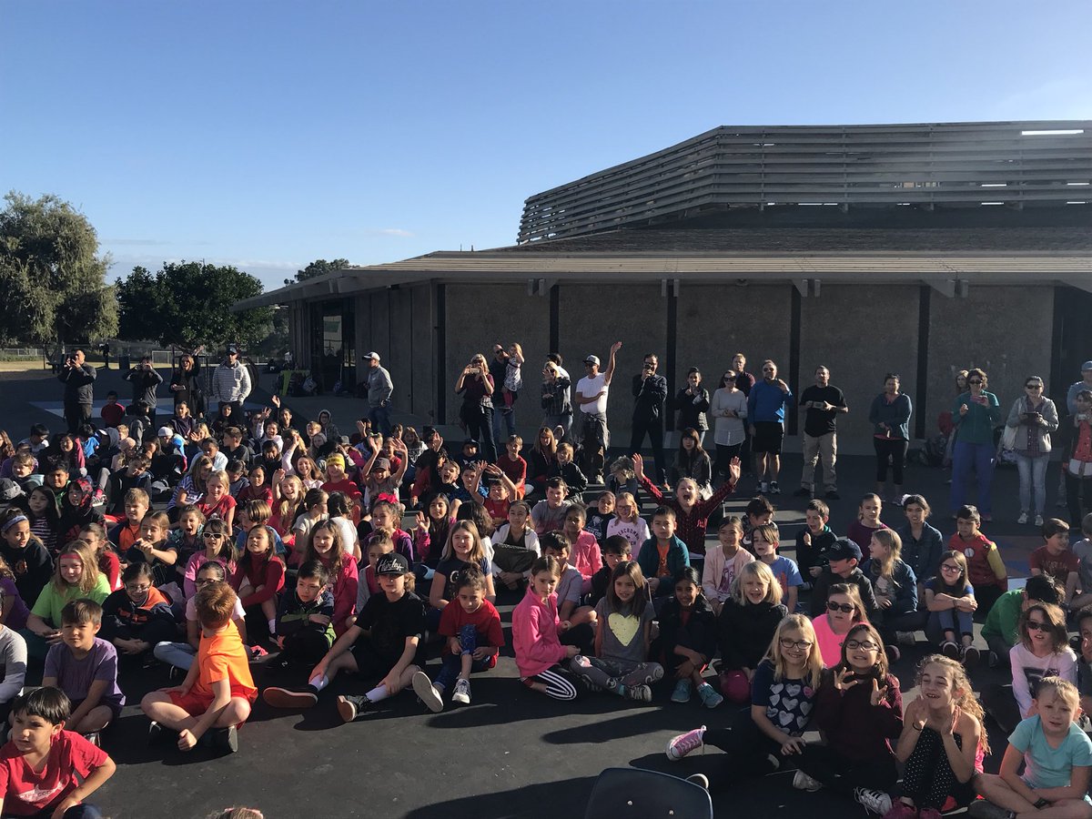 julie_lerner's tweet photo. Started our day in a school wide celebratory way! Congratulations to Mrs. Radford... she is Del Mar Hills Academy’s Classified Employee of the Year!  #WellDeservedHonor #WeLoveMrsRadford #PavingAPathTowardInnovation #delmarhillsk6 #dmusd https://t.co/gjqd6MyVHM