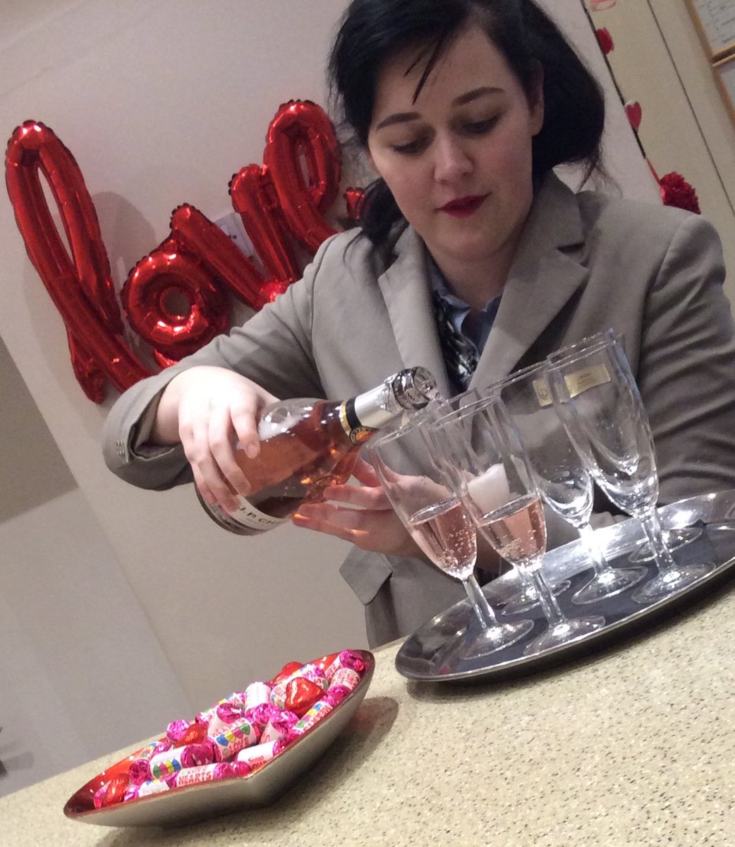 CromerMarnie's tweet photo. Celebrating #Valentines2018 #ValentinesDay here at #CromerCClub writing #Valentine notes on our Wish Tree and checking in with sweet treats and a glass of Pink Bubbles #DRITechSavy #Diamondcareers https://t.co/G0uUyuhoHs