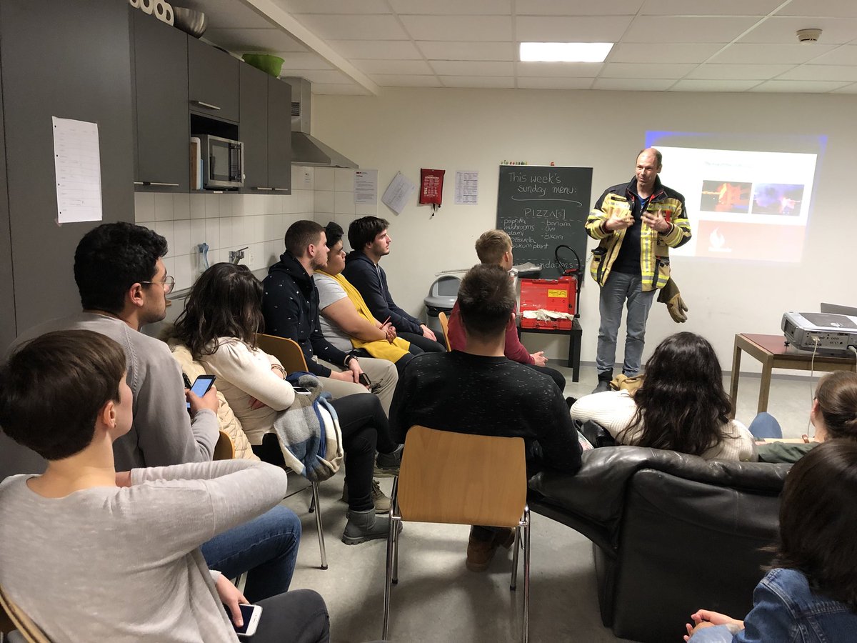 GabrielaBCortes's tweet image. FIREEEEEEE! 🔥 Health &amp;amp; Safety session at the student dormitory #introweek #fireprotection #Health&amp;amp;Safety #Vaduz #unili #unilidorm - #livingatthedorm #livingatbox #Liechtenstein #studentslife #ErasmusPlus #dorm #wohnheim
