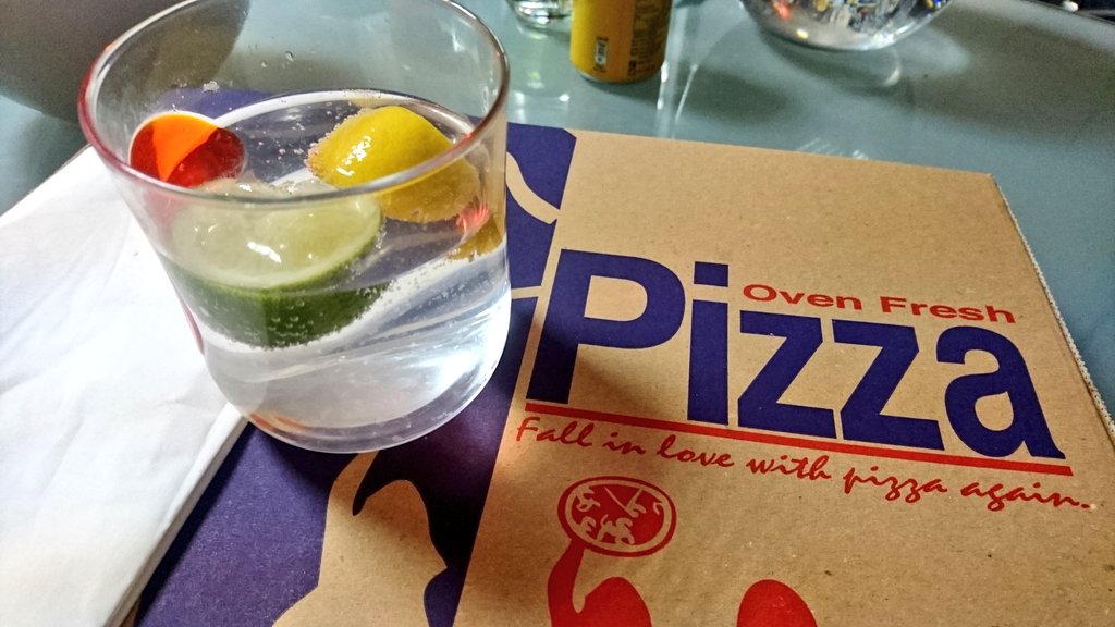 this_is_hogan's tweet photo. Other agencies take note: this is how to treat your guests on Valentine’s Day #pizzaandgin #branding #design ❤ https://t.co/GnWaj8aefX