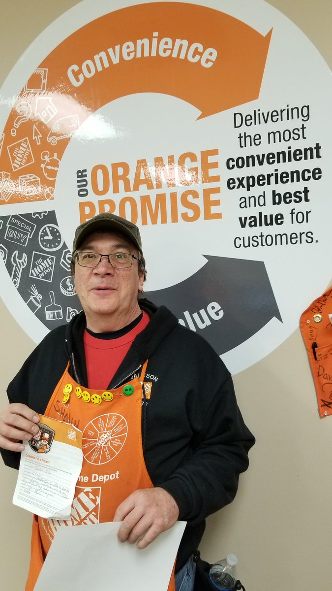 CZegarlowicz's tweet photo. Shawn delivered on Our Orange Promise by creating a convenient experience for a handicapped customer who left an associate praise. Great job delivering Excellent Customer Service and Doing The Right Thing! Thank you for all you do in service of the customer! @Marianne_2017_ https://t.co/qYhRFvQPtb