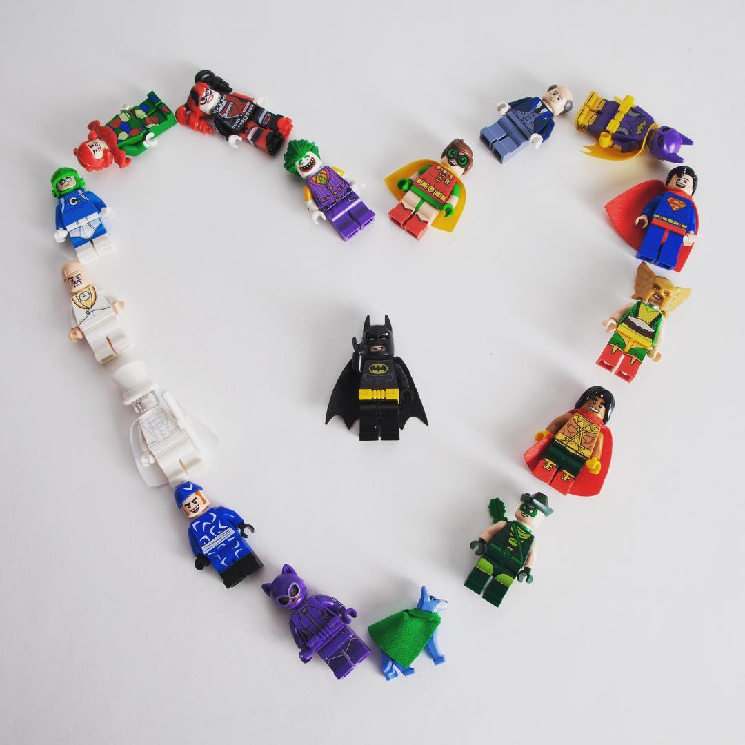 GustafMunro's tweet photo. How do you say I love you? #Batman, of course! #HappyValentinesDay #ValentinesDay #BeMyValentine #LEGOBatman #SuperHeroes #LEGOSuperheroes #WarnerBros #TheDarkKnight #LEGOMadness #LEGO4Life #MashupMadness #CombineYourLEGO #UpgradeYourLEGO #BuildSomethingSuper #Superman #DCComics https://t.co/GMOgK4NB3R