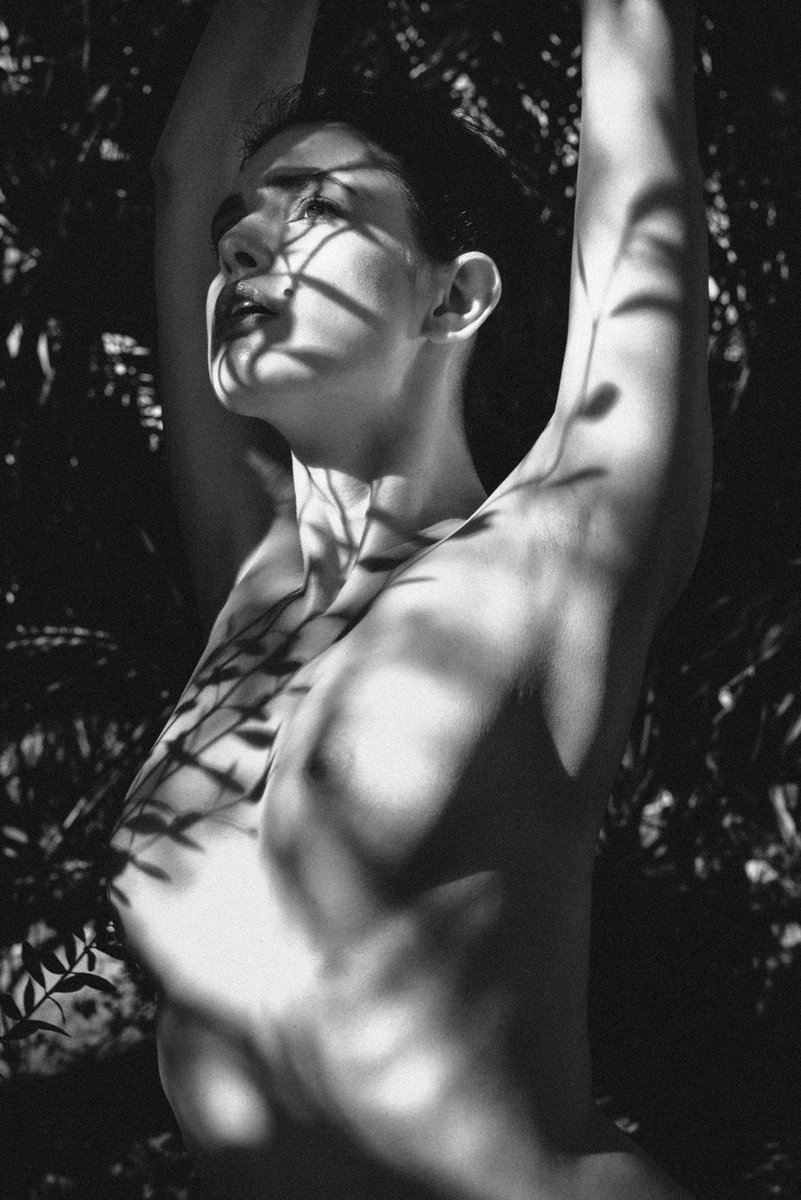 NuartMagazine's tweet photo. Happy Valentine's day 💖
😍Model: @DreamingofZoi 📷Ph: @Luckyredvideo #SheIsNuArt #sensuality #erotic #erotismo #nudeart #nudephotography #desire #NudityIsArt #photography https://t.co/jJoomOfh85