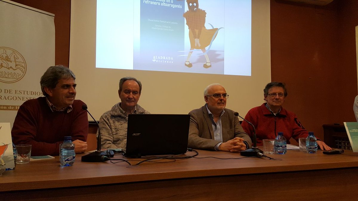 GobAragon's tweet photo. El director general de Política Lingüística, José Ignacio López Susín, ha asistido en #Huesca a la presentación del libro ‘Sapienzia en purnas. L'añada en o refranero altoaragonés’, del escritor oscense Chusé Antón Santamaría y editado por la Editorial #Aladrada. #Culturaaragón https://t.co/hiE4uehem1