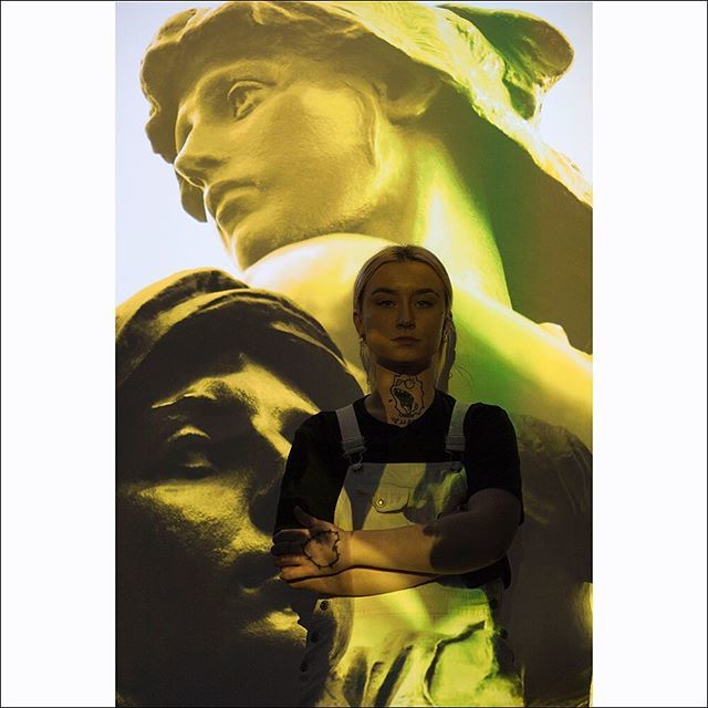 markalesky's tweet image. Always a joy for assistants to do a lighting test. @shotandstyled doing the do for an upcoming project. #assistant #lightingtest #fashioneditorial #projection #lighting #photography ift.tt/2o4r3xd