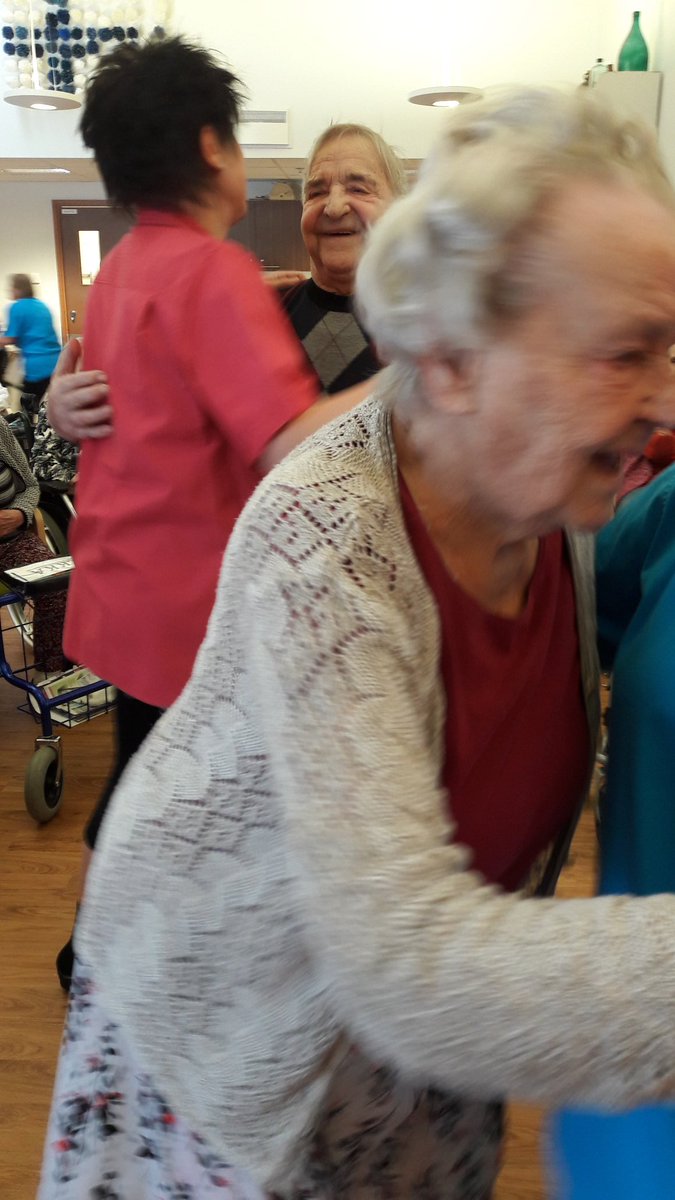 AnitaPollanen's tweet photo. Iloista meininkiä ystävänpäivätansseissa #Artjärvenpalvelutalo @HyvaPhhyky @kirsiv71 @TorppalaKirsi https://t.co/PoKCHrJRAa